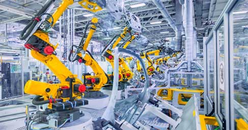 Robots en la línea de montaje de fabricación
