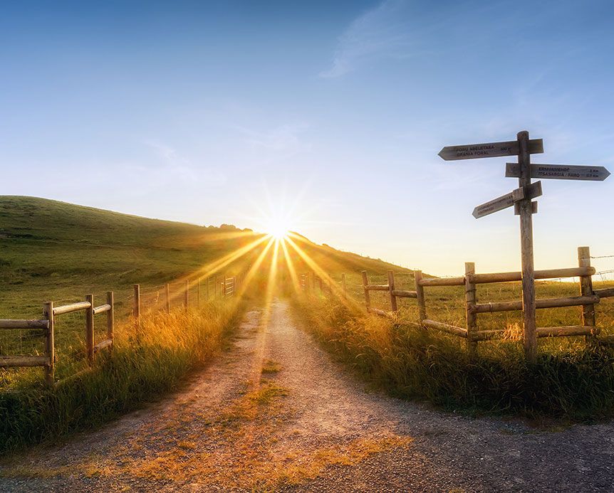 Coucher de soleil sur le carrefour pour la page de confidentialité RCA